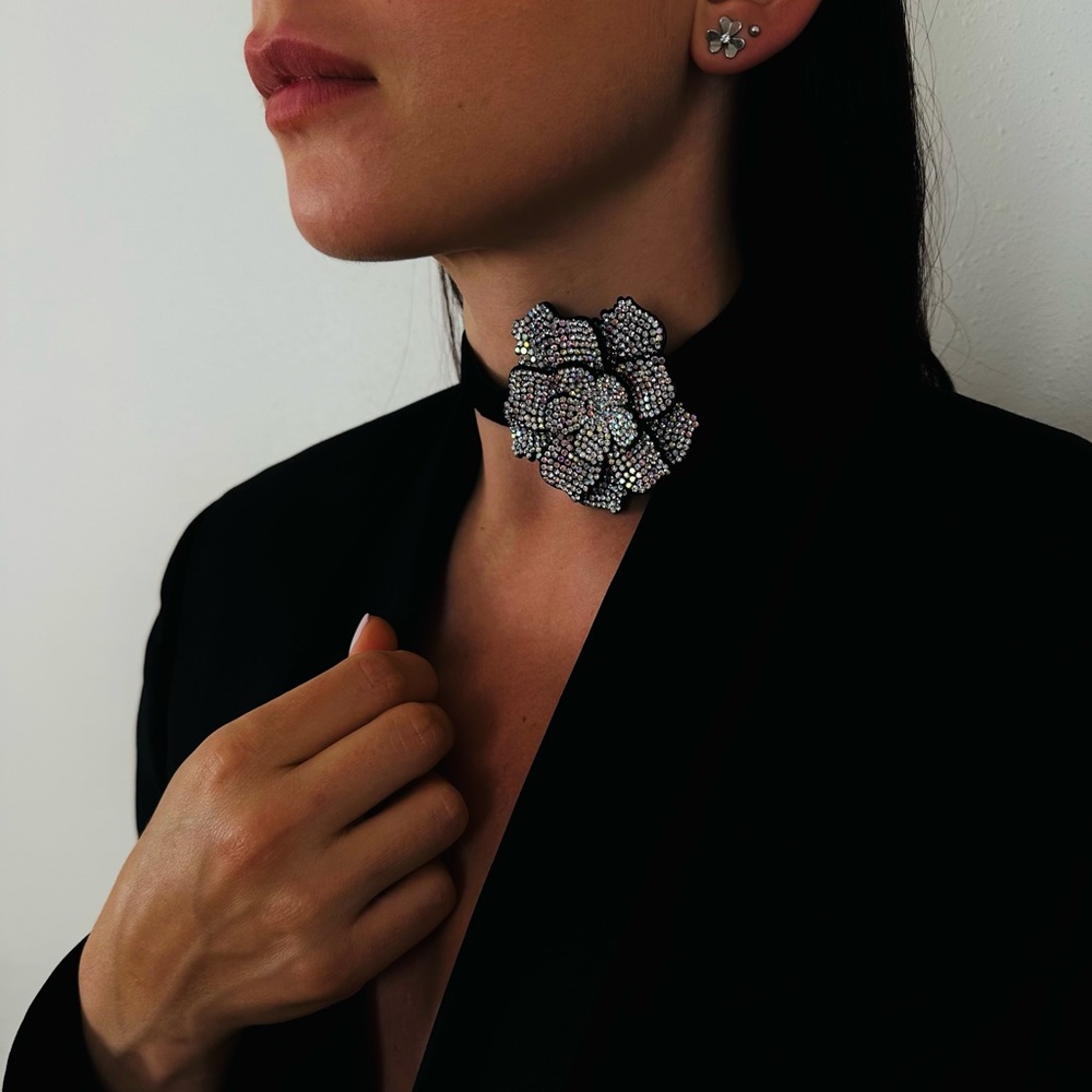 New Rhinestone Flower Choker Necklace Black Velvet